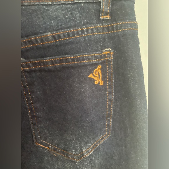 🆕VIP Jeans Distressed Bermuda shorts - Picture 4 of 4